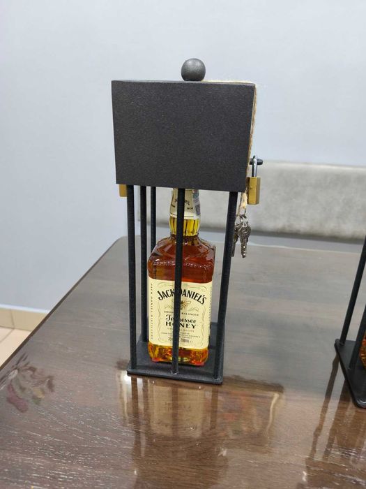 Подарунок який вражає Сейф-футляр під алкоголь