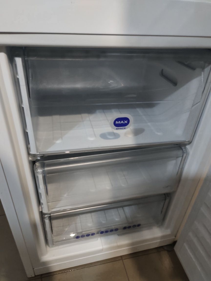 Холодильник з Європи Whirpool 187 cm