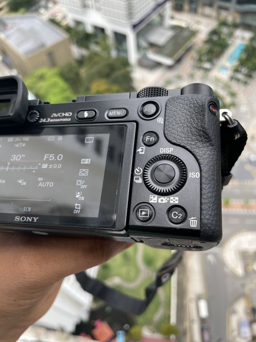 Sony a6000 WiFi/24mp com lente 16-50mm e bolsa