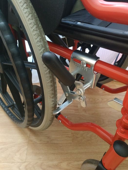 Коляска кресло инвалидное складывается для детей/подростков