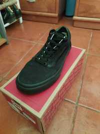 Vans Old Skool pretas usadas uma vez