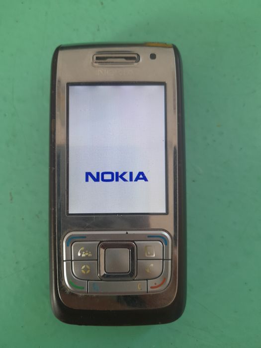 Kultowa Nokia E65-1