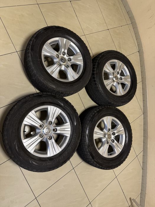 Зимові шини Лексус Bridgestone Blizzak DM-V2 285/60 R18 з дисками