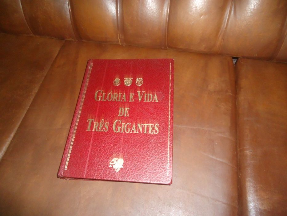Livro " Gloria e Vida de Três Gigantes"