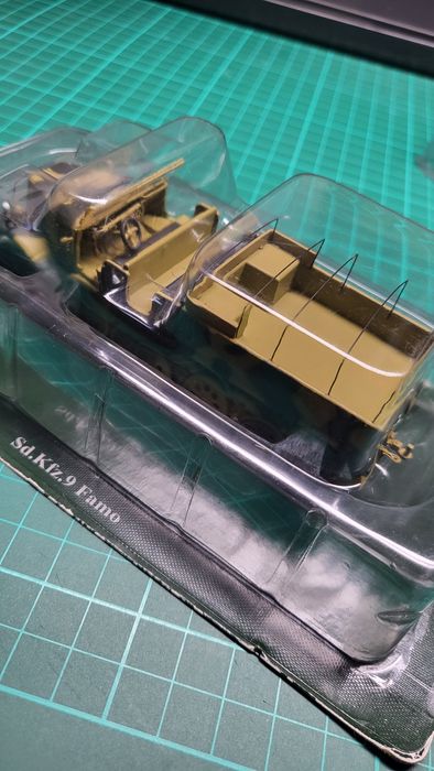 Model transportera Sd.Kfz.9 Famo z naczepą Sd.Ah.116 1/72