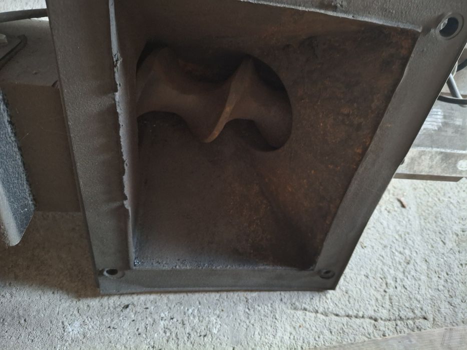 Podajnik Ogniwo 14kw na eko groszek  żeliwny