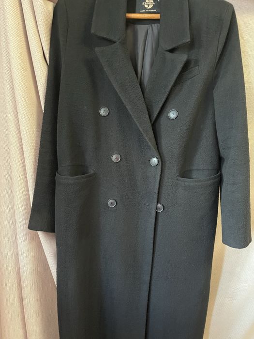 Пальто члрного кольору