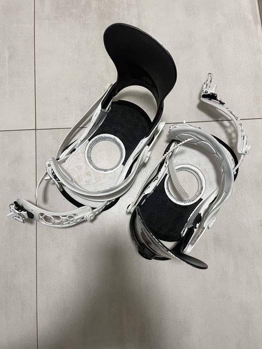 Сноубордичні кріплення Union strata M 4000грн