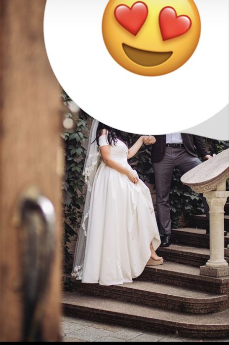 Весільна сукня атласна