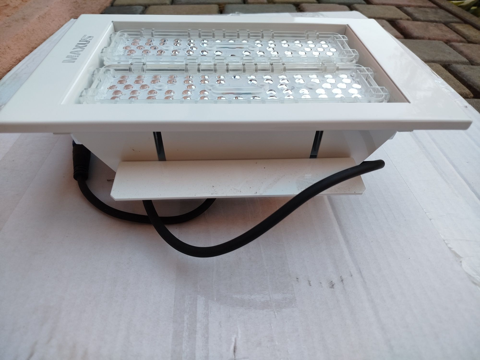 Led світильник Maxus