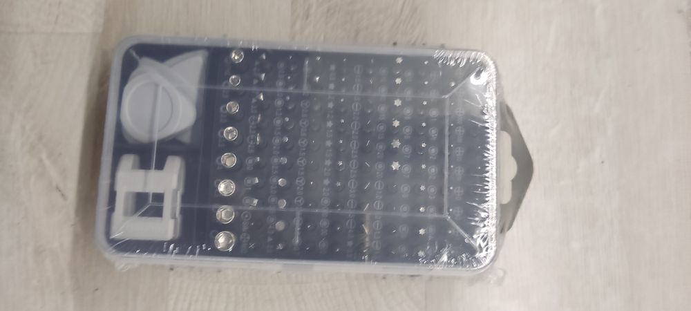 Инструмент для ремонта телефона и так далее..