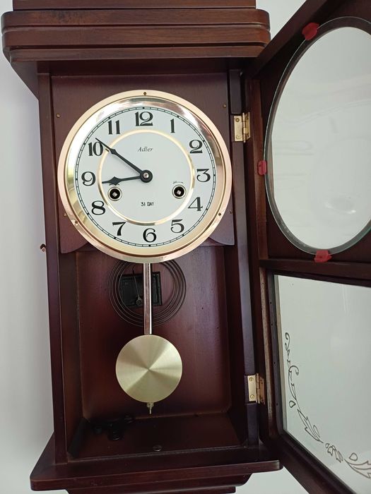 Zegar wiszący, wahadłowy w drewnianej obudowie Theseus Mahagoni