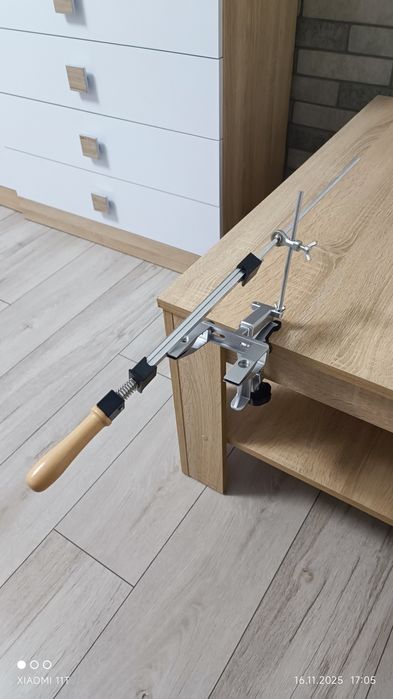 Поворотна точилка для ножів