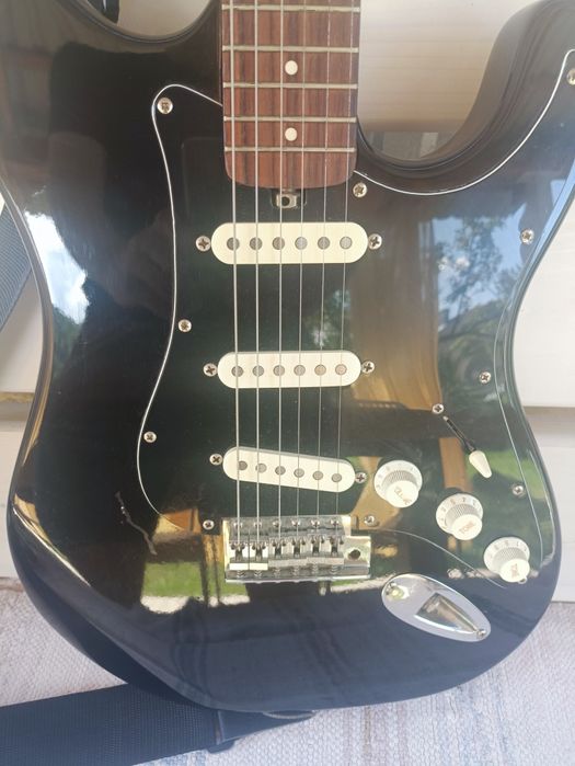 Продам електрогітару