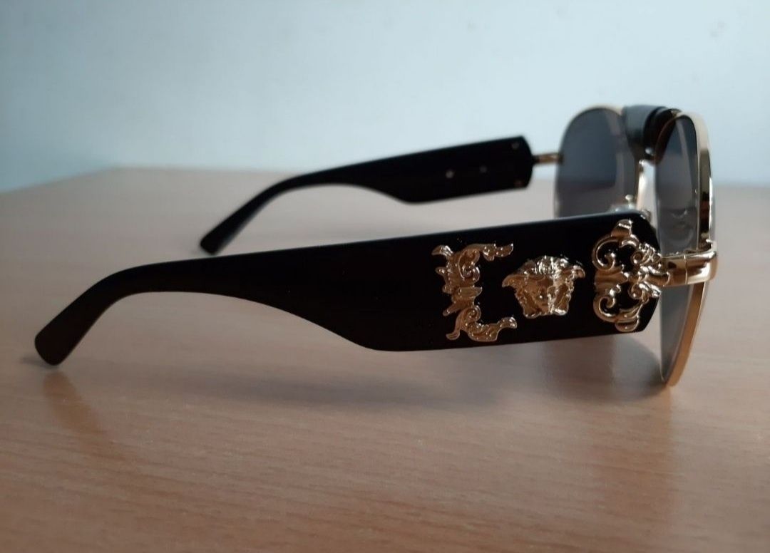 VERSACE okulary przeciwsłoneczne unisex czarne, element ekoskóry