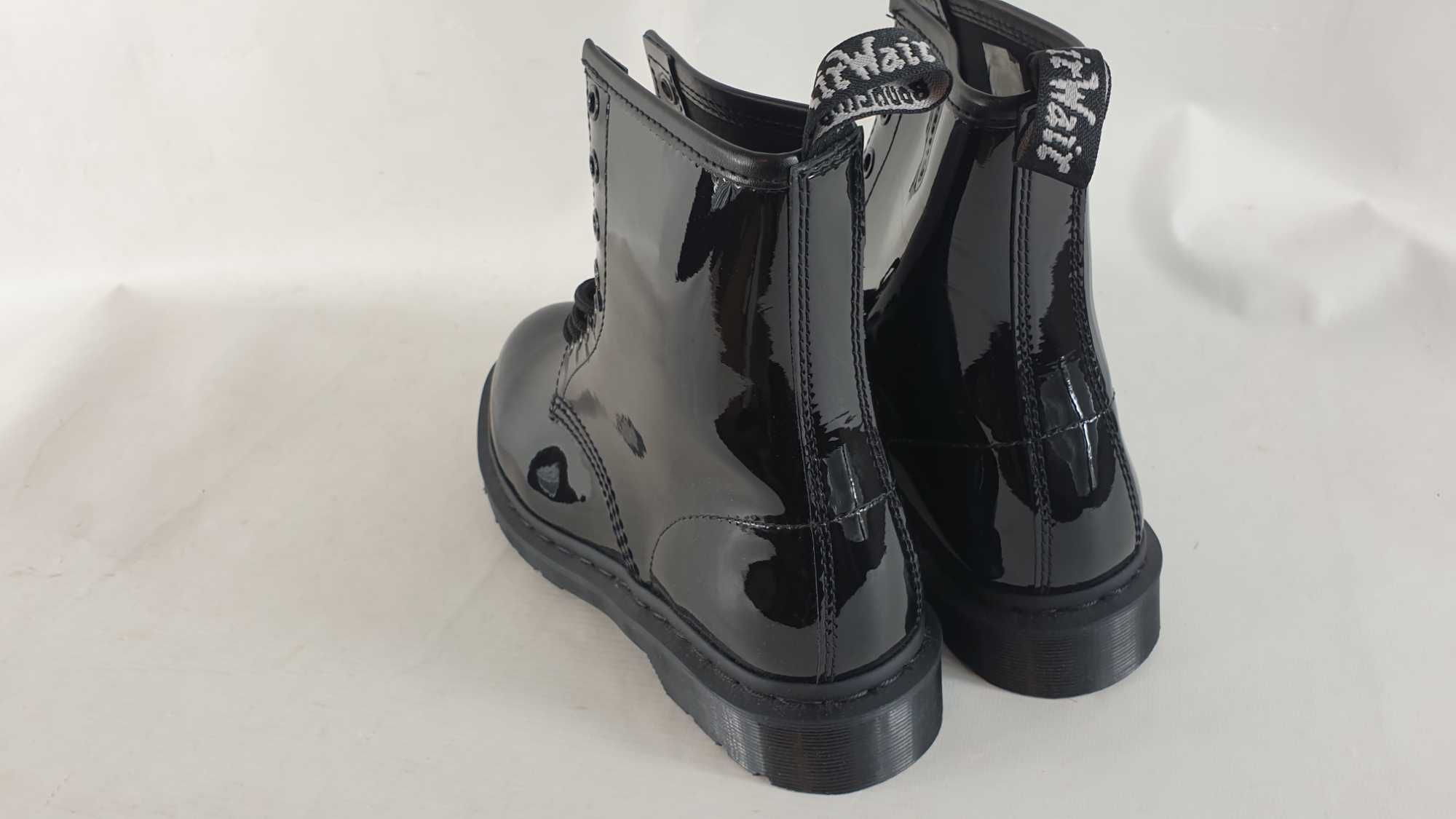 Glany Dr. Martens 1460 Mono r. 40