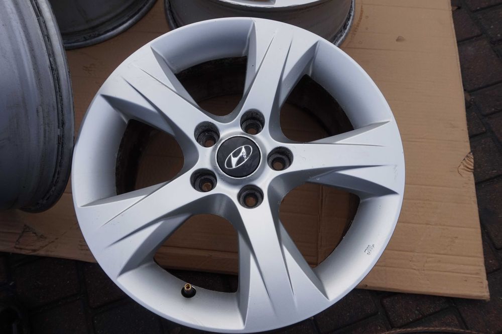 HYUNDAI i40 , ix35 , Tuscon _ Felgi Aluminiowe 16 cali  / 5x114,3