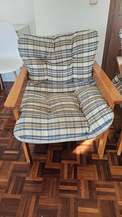 Trio de sofás/ cadeirões