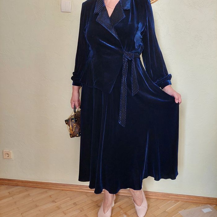 Платье шелковый  бархат наш р.46-48 /М - L/