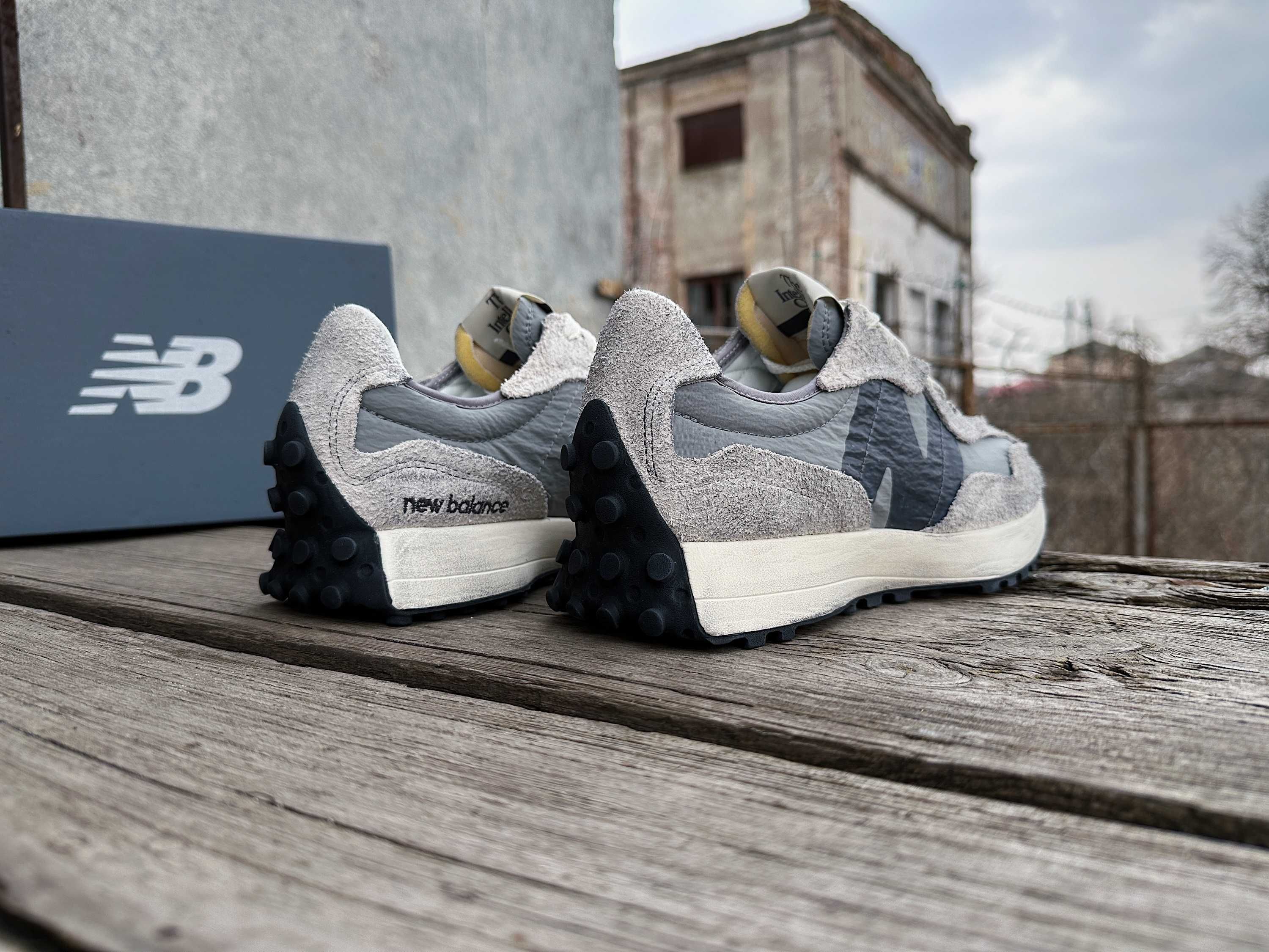 Мужские кроссовки New Balance 327 U327WCA серые Оригинал