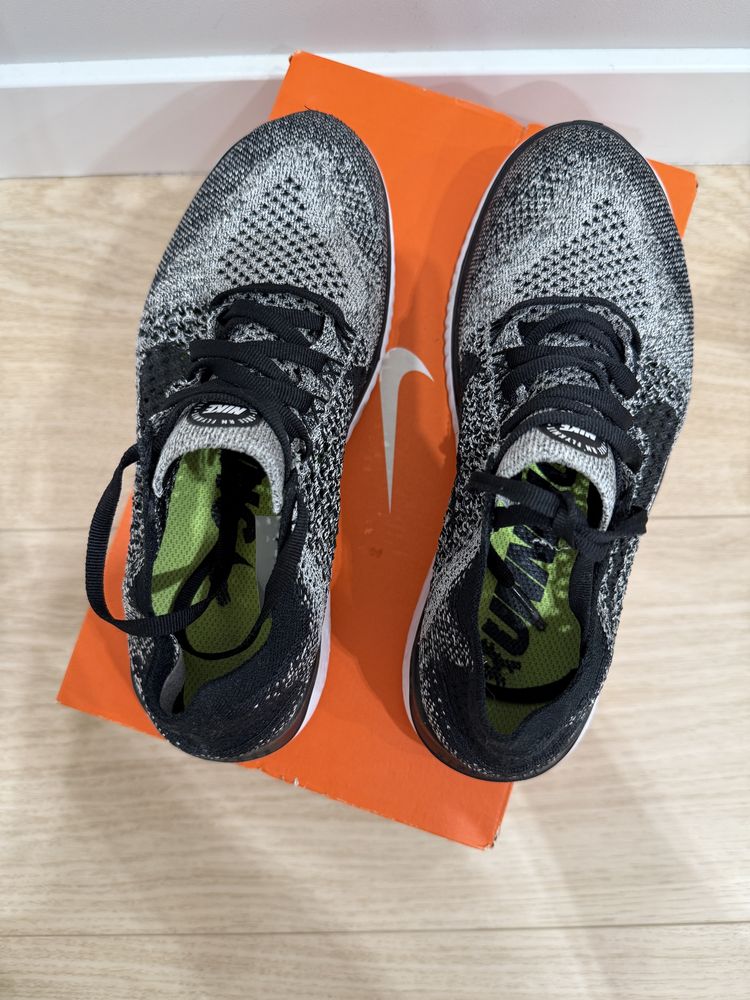 Кросівки для бігу Nike Free Run Flyknin
