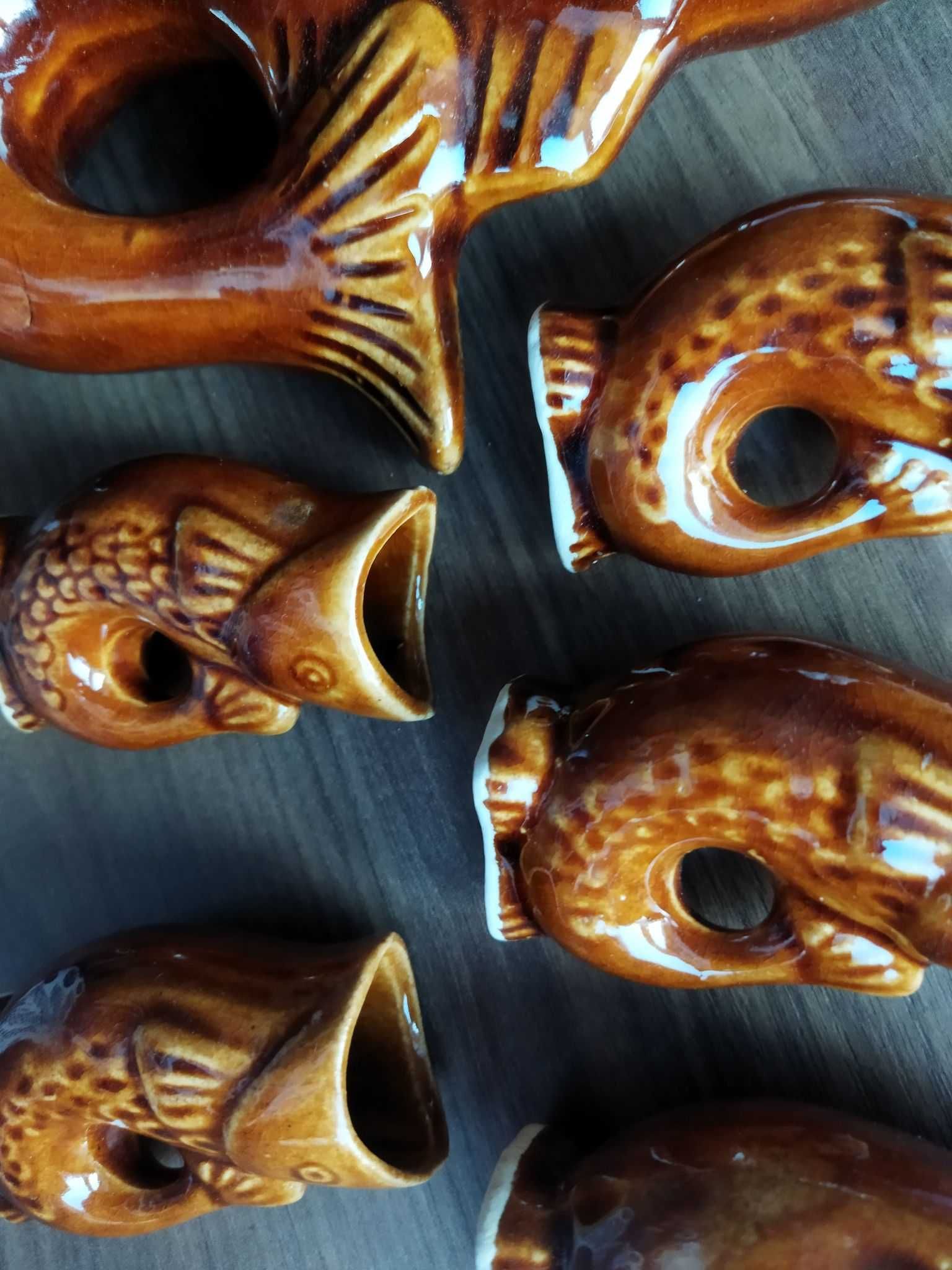 Porcelanowe kieliszki i karafka w kształcie ryby