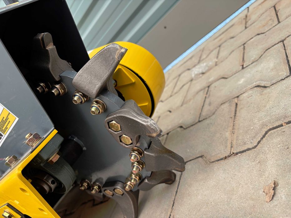 Nowy rozdrabniacz do pni frezarka Mocna duża, rozrusznik duże koła