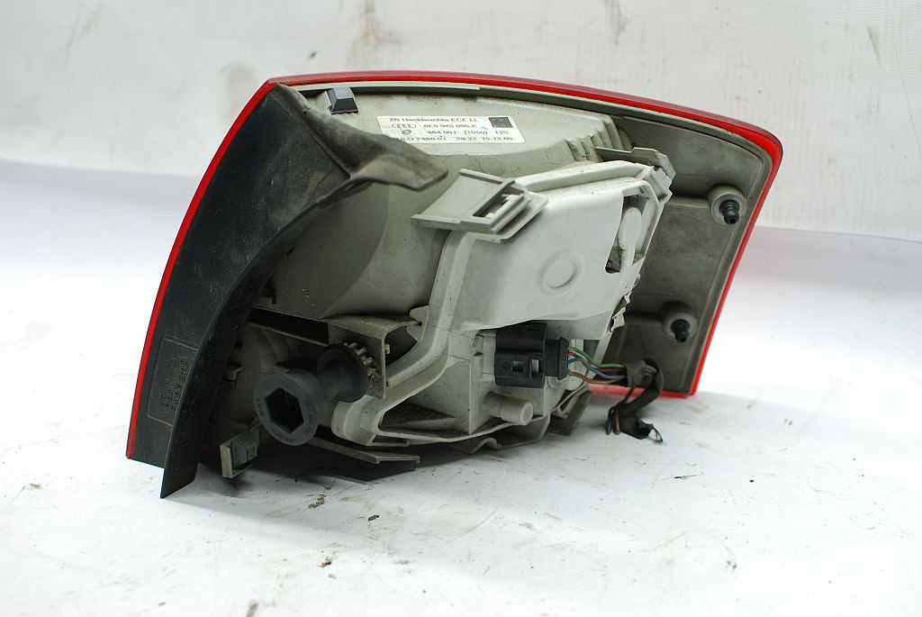 Lampa Tylna Lewa Błotnik Oryginalna Wkład Eu 095E Audi A4 B7 Avant