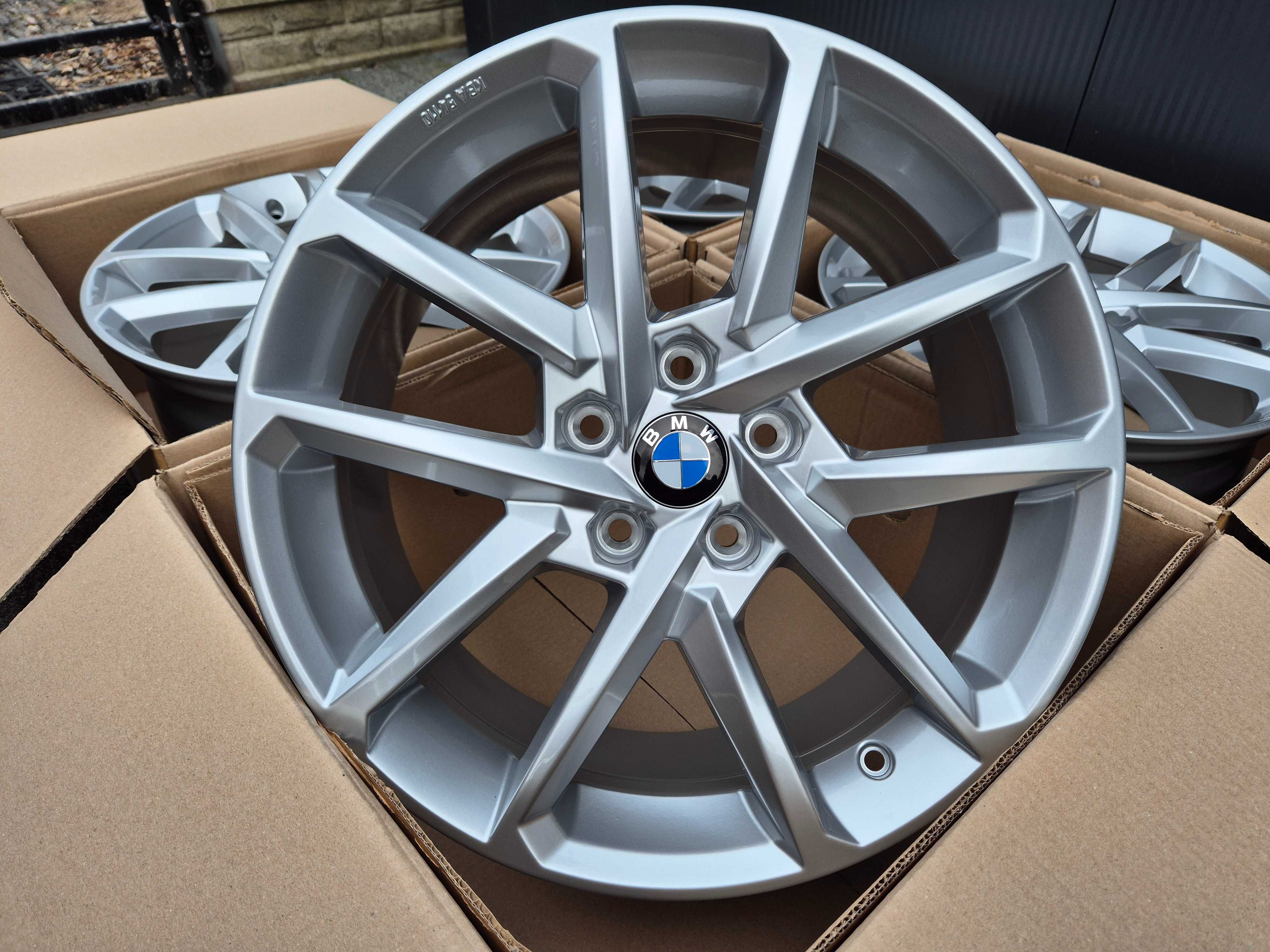 Felgi 18 BMW serii 1 F40 F70 X1 F48 / F49 iX1 X2 F39 U10 iX2 5x112