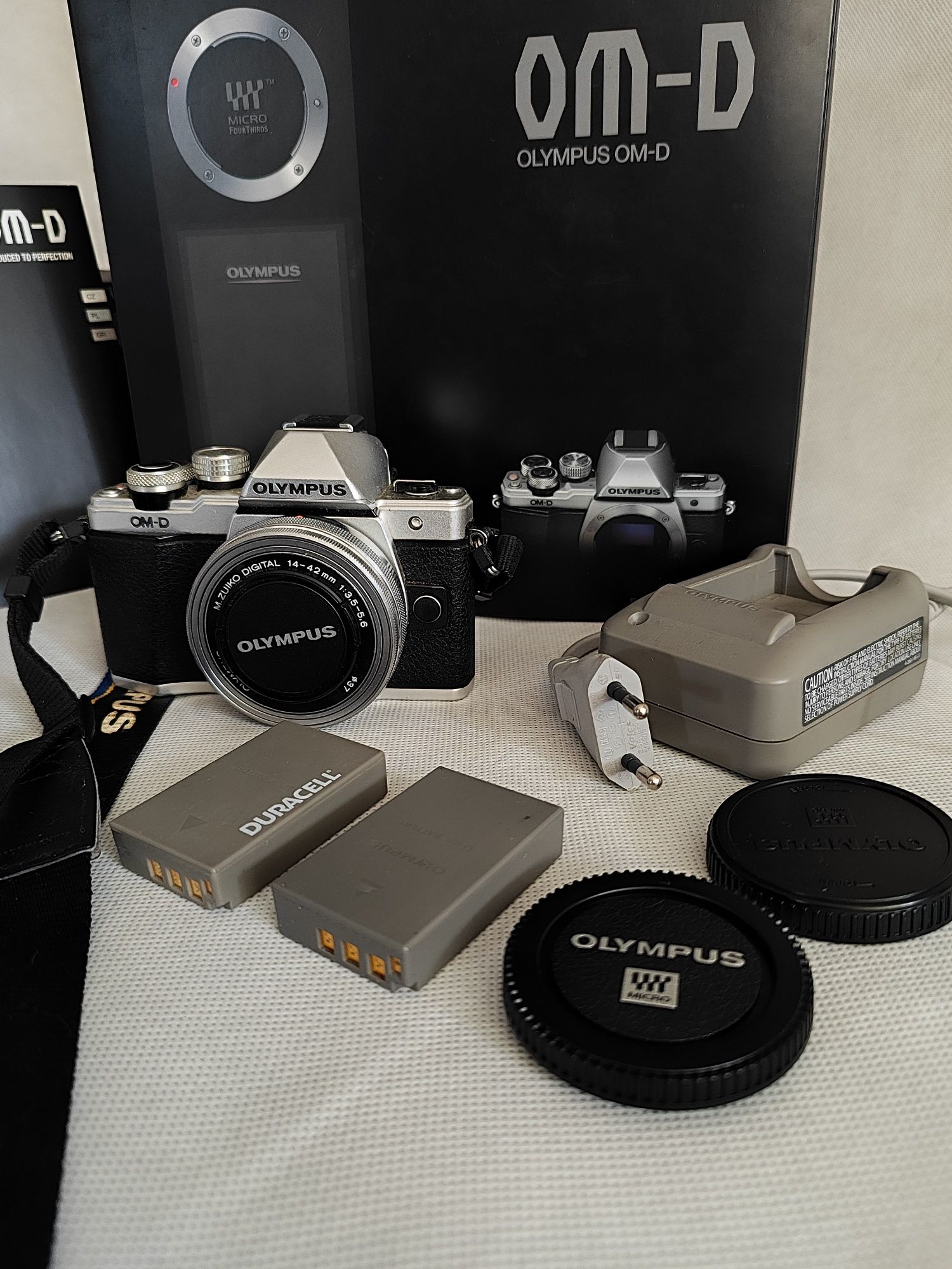 Aparat bezlusterkowy Olympus OM-D E-M10II z obiektywem 14-42 + GRATIS