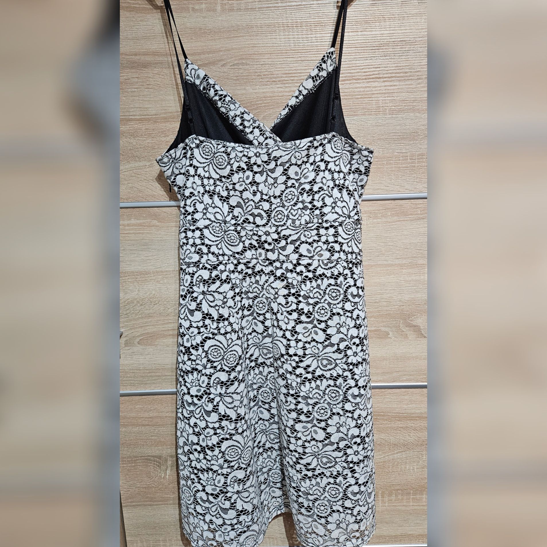 Vestido de renda, com etíquete, da marca Riu, nº 46