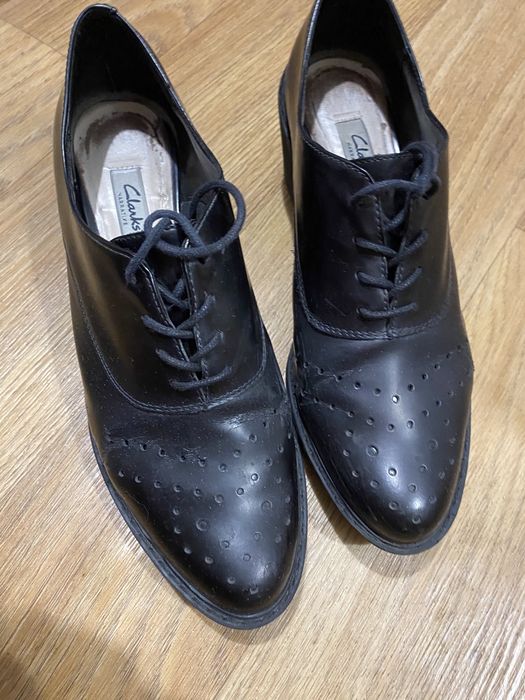 Продам кожаные туфли clarks