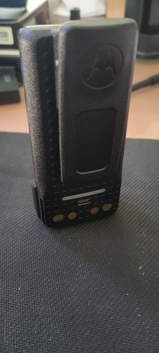 Акумулятор 4400 mAh для радіостанції Motorola dp4400 заряджається від