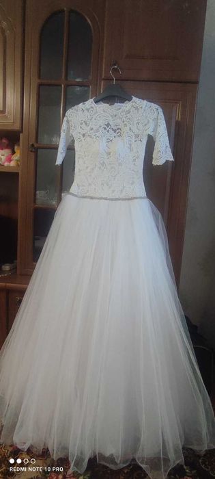 Продам весільну сукню