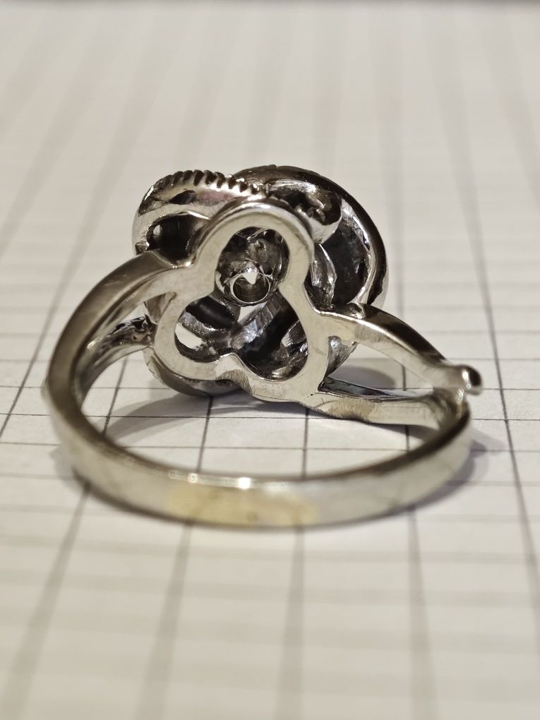 Золота каблучка, з діамантами 0.54ct, 750 проба.
