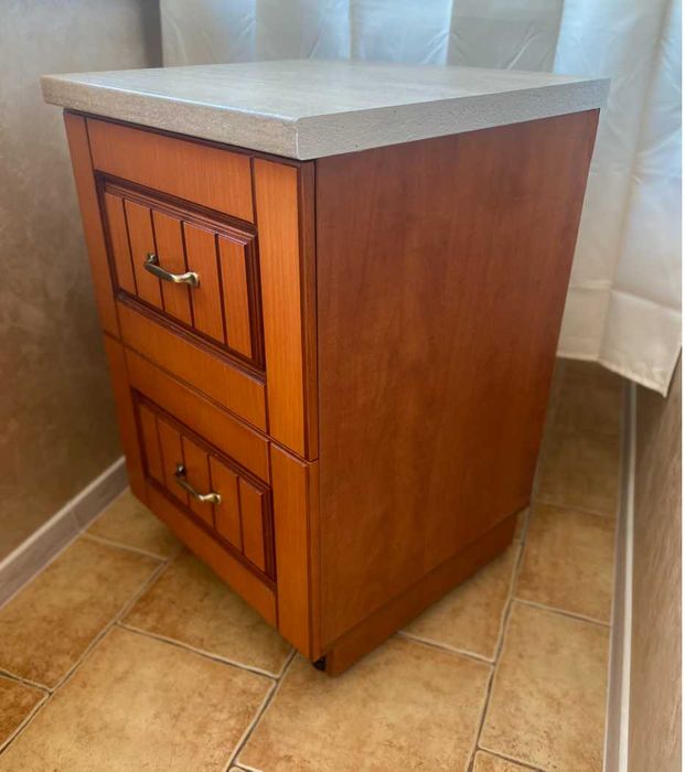 Цену снижено! Продам хорошую тумбу из дерева для кухни / гостиной