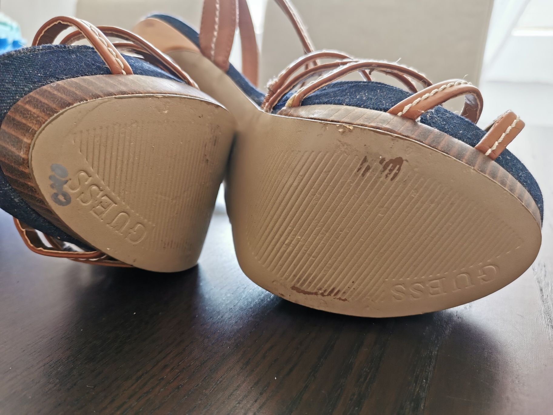 Sandalias camel Guess