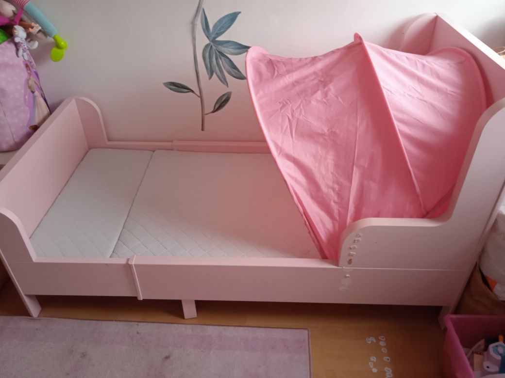 Łóżko które rośnie z dzieckiem Ikea Busunge z baldachimem i materacem