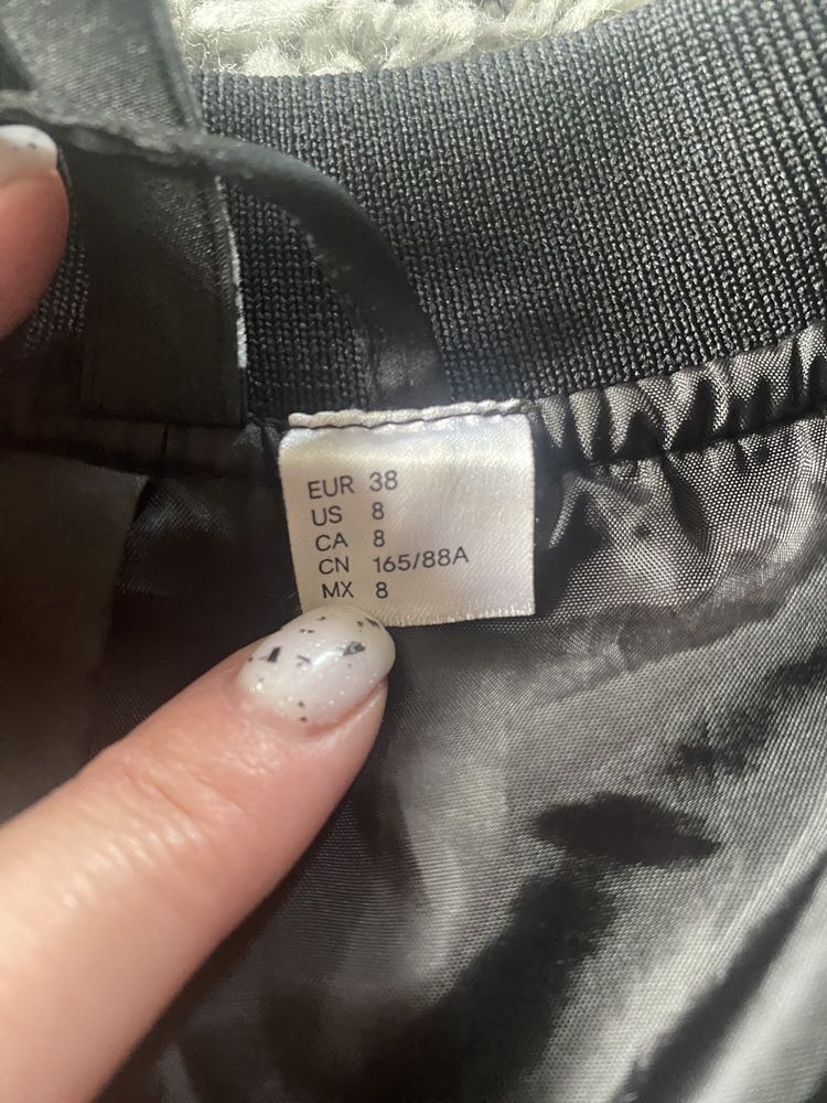 Бомбер жіночий H&M