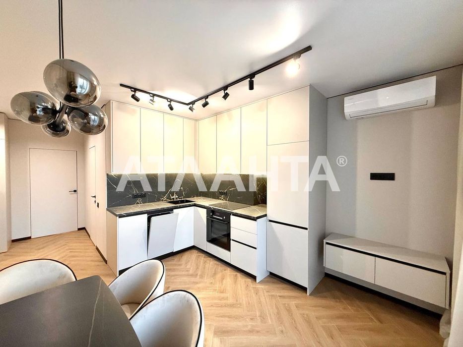 Нова квартира з ремонтом біля Victoria Gardens — заїжджай і живи