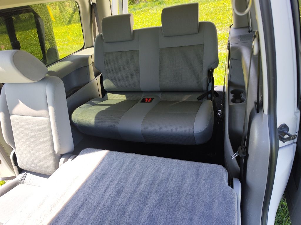 VW Caddy maxsi rok 2009  105km DSG 7-osobowy
