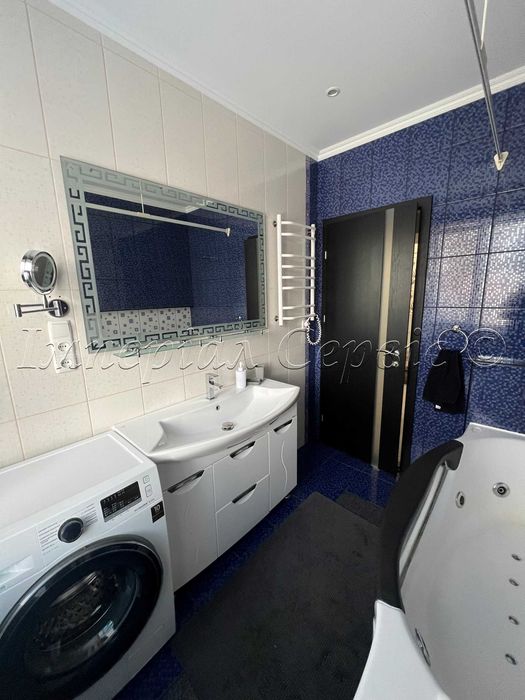 Продам 3 кімнатну квартиру по вул. Богдана Хмельницького