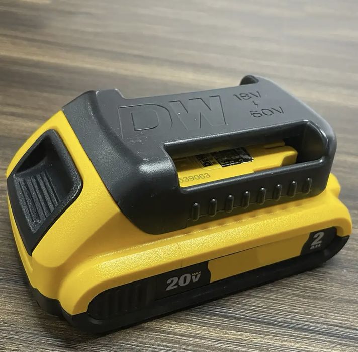 Uchwyt Na Baterie Milwaukee m18V  Wieszak Ścienny/ Do Paska 5szt