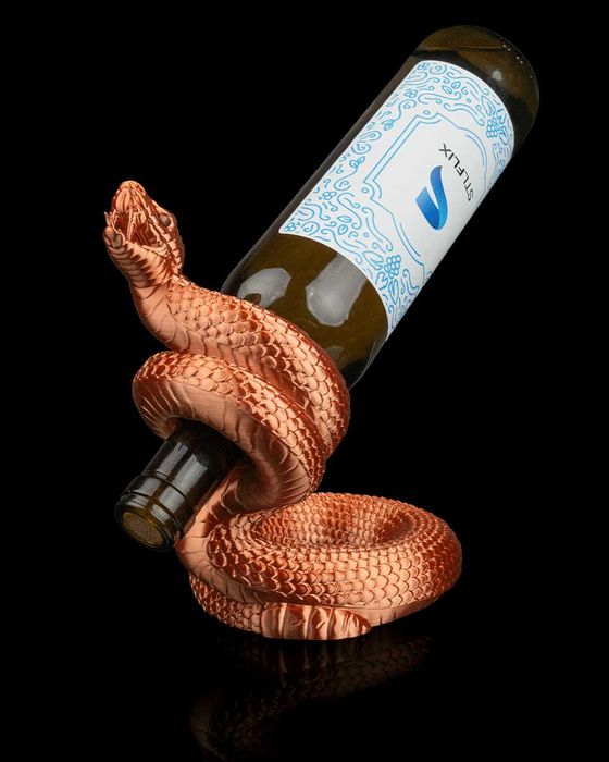 Stojak na Wino " Miedziana Żmija" - Elegancki Strażnik Twojej Kolekcji