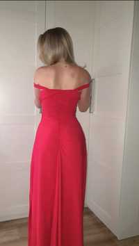 Błyszcząca czerwona suknia studniówka