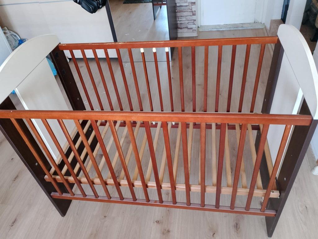 Łóżeczko dziecięce drewniane