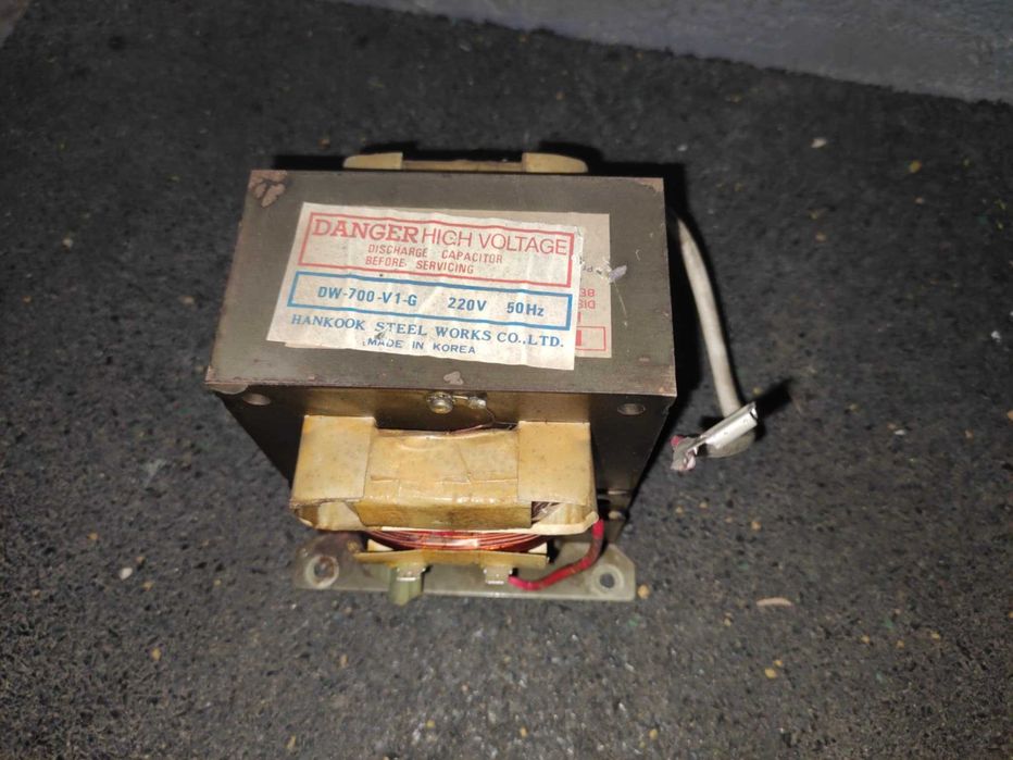 Transformator z mikrofali trafo