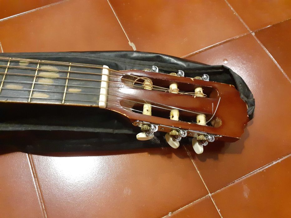 Guitarra acústica cataluña