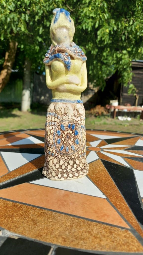 Bardzo stara zabytkowa ,  unikatowa figurka ceramiczna  ,