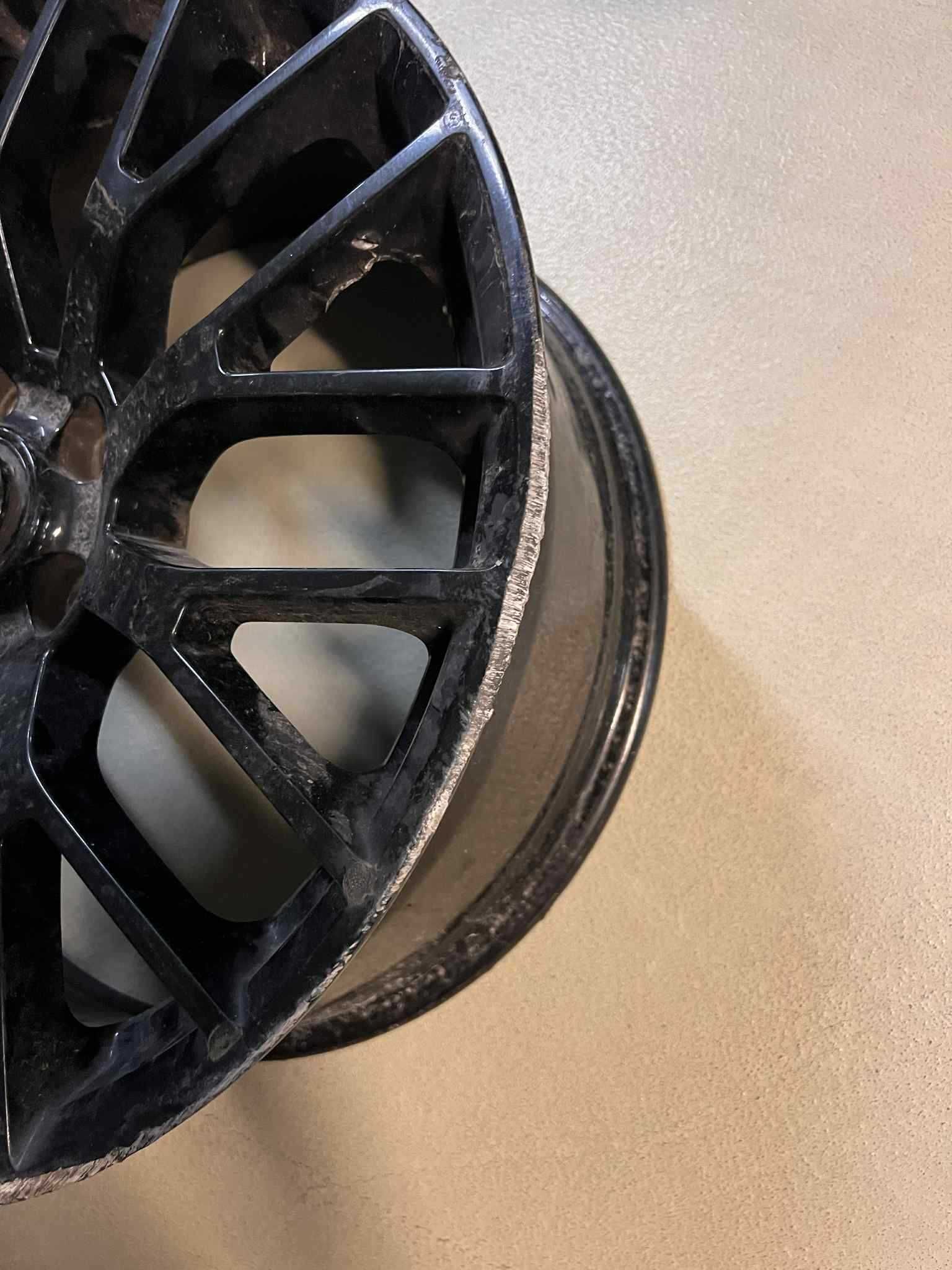 Felga aluminiowa 19" 9J Ford Mustang - Uszkodzona !!!